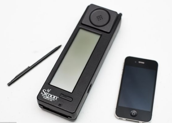 IBM Simon()iPhone 4s()Ƚϣްԡ