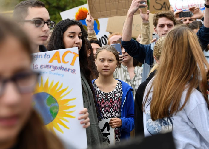 价ŮGreta Thunberg׹ʾ ȫů